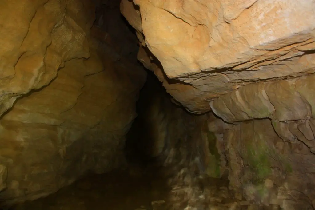 day-hikes-near-sofia-temna-dupka-cave