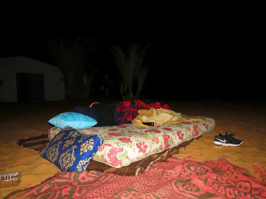 sleeping under the starts in the sahara desert 