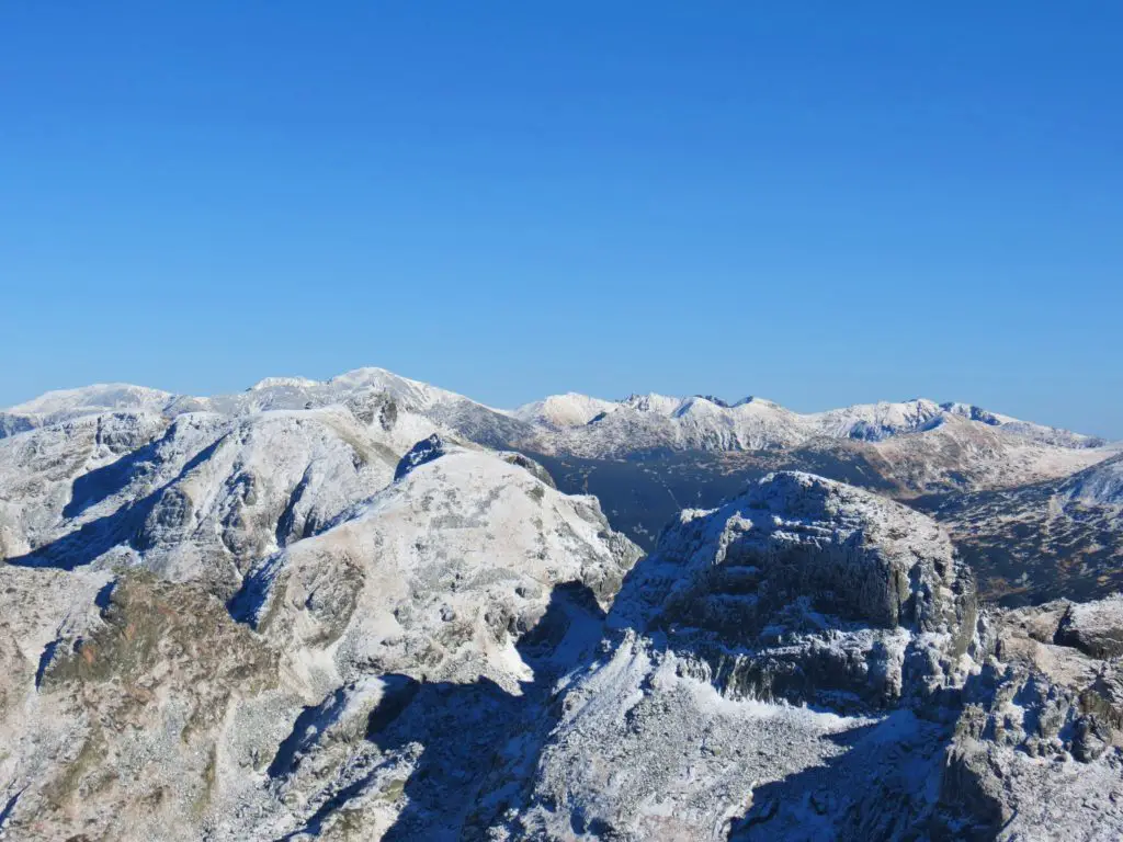 hiking-malyovitsa-peak-rila-mountain-winter-views-top