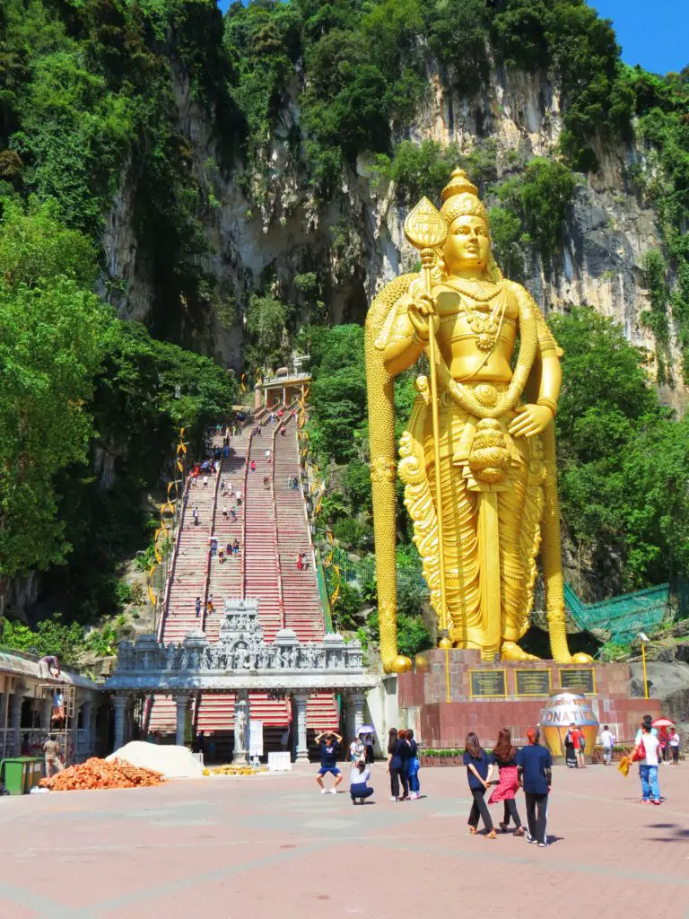 two weeks in Malaysia: visit the Batu caves 
