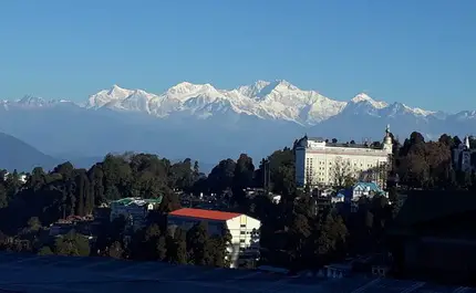 One of the things to do when in Badgora is to go on a day trip to Darjeeling