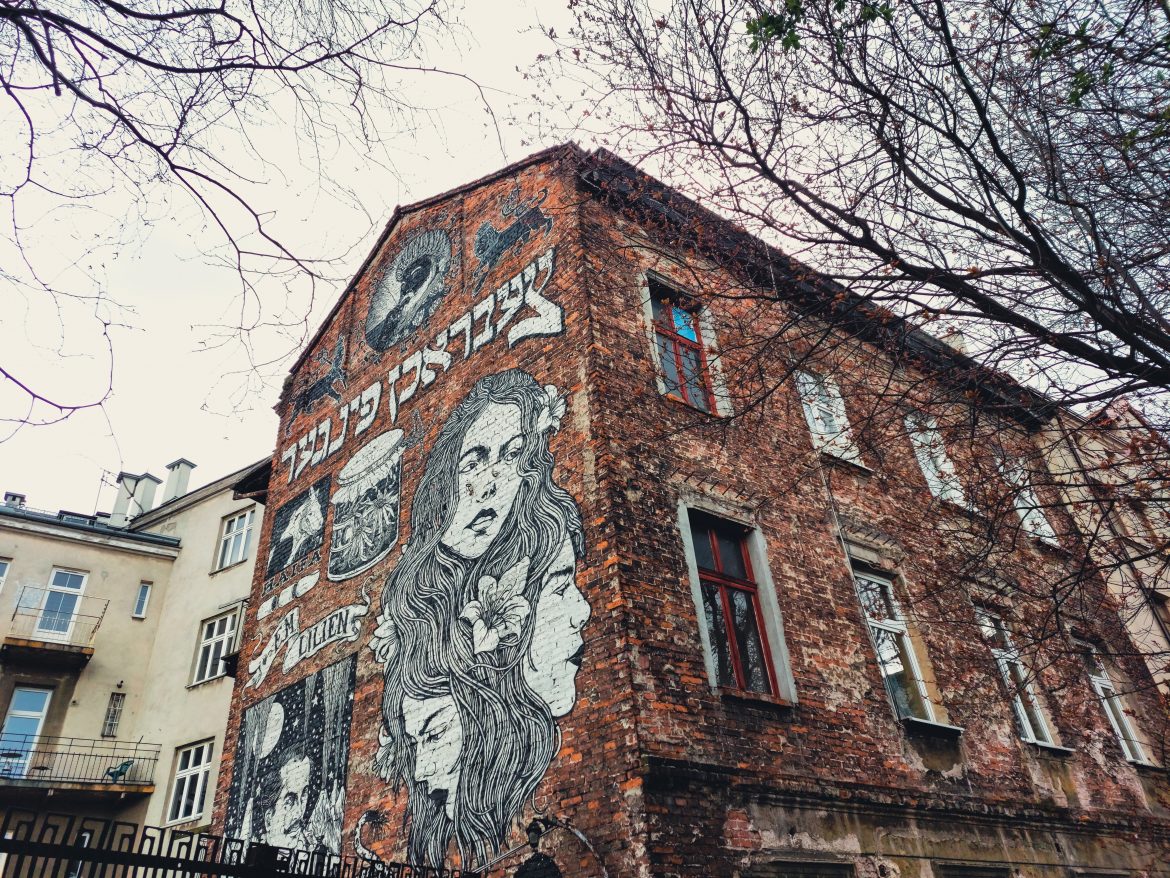 broken fingerz mural in krakow
