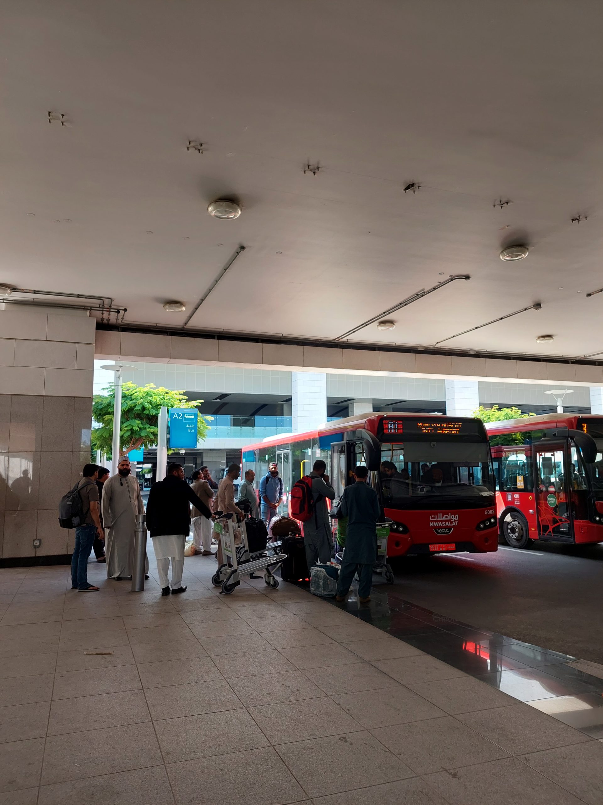 bus from muscat airport to city center 
